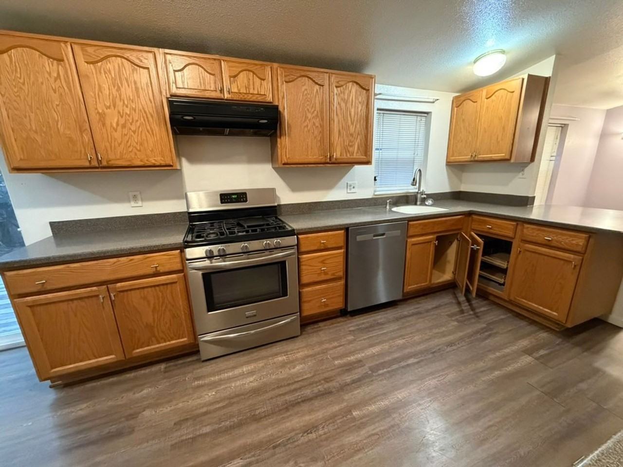 206 Ward St - Photo 5 of 16