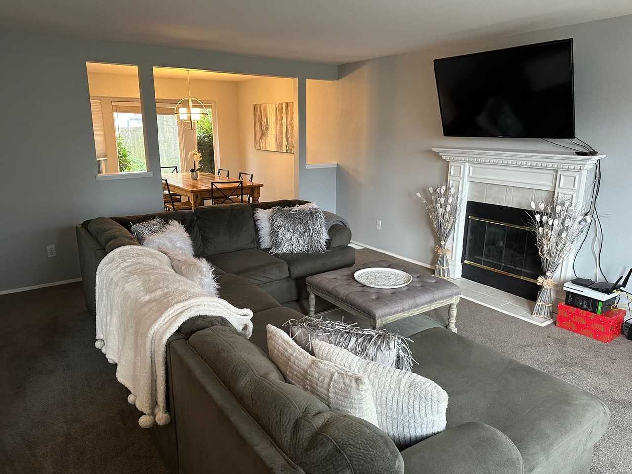 3829 52nd Ave Ne - Photo 2 of 11