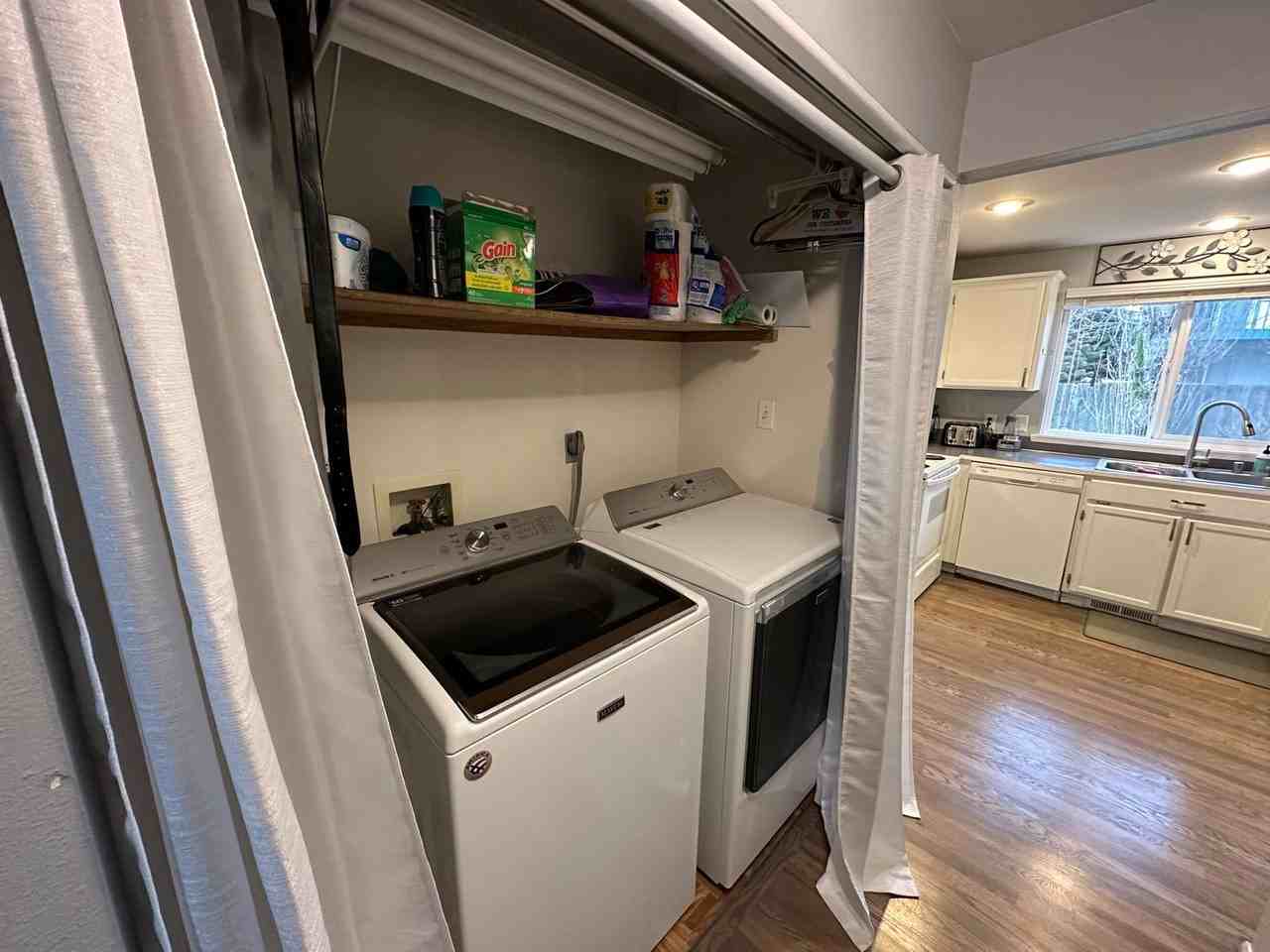 3829 52nd Ave Ne - Photo 4 of 11