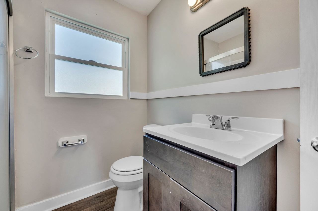 1045B 57th St W - Photo 3 of 6