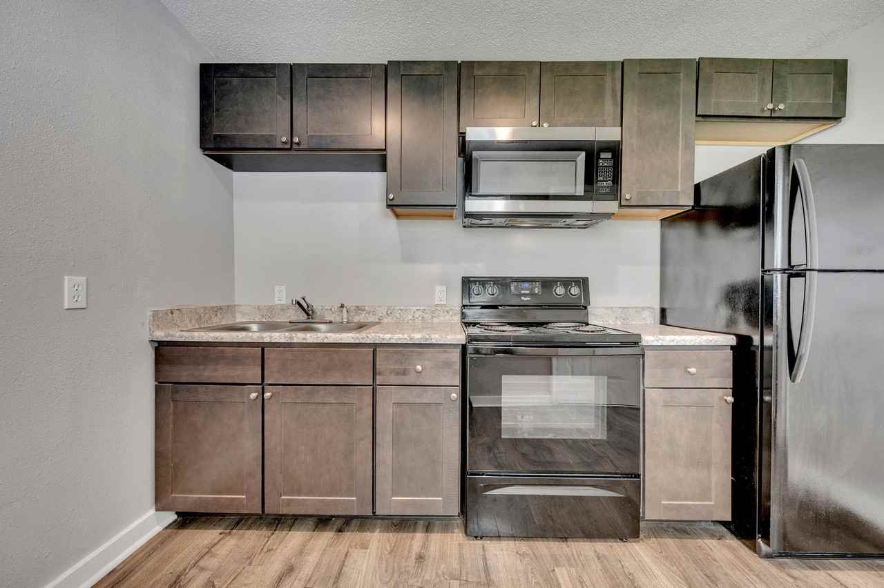 1045B 57th St W - Photo 5 of 6