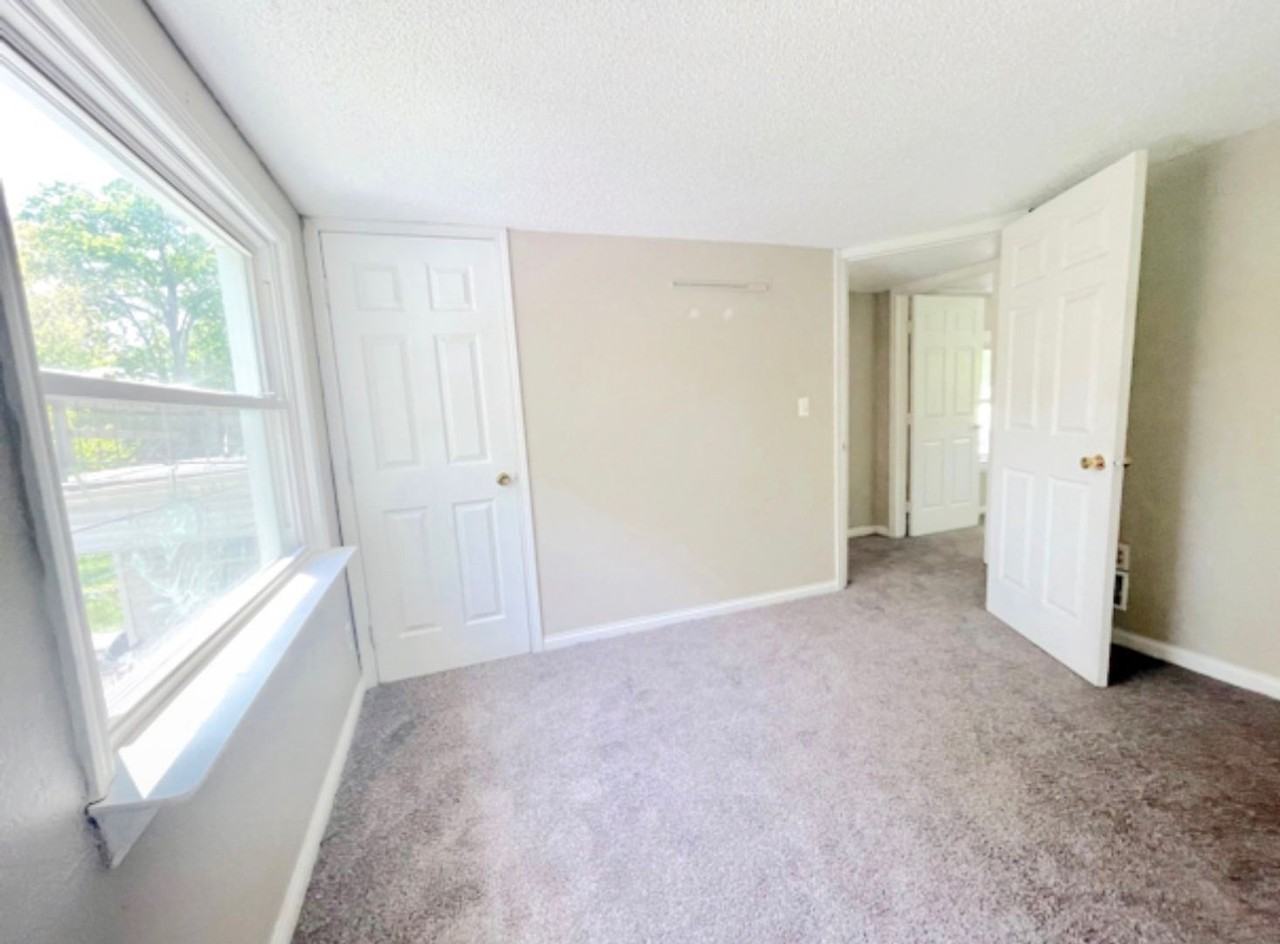 2039 Loxley Rd - Photo 6 of 7