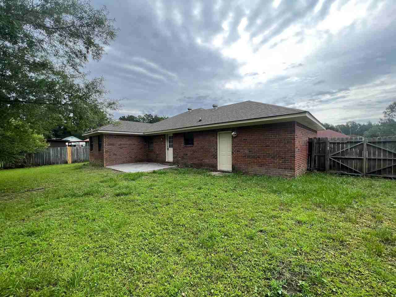 960 Gulfstream Rd - Photo 3 of 12