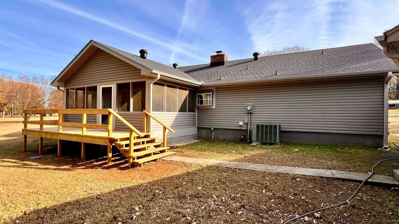 490 Scott Ln - Photo 5 of 37