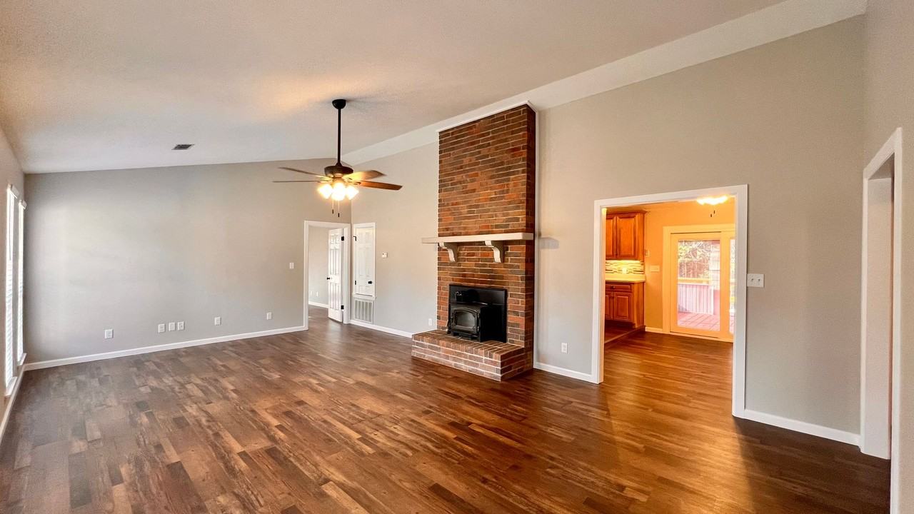 490 Scott Ln - Photo 7 of 37