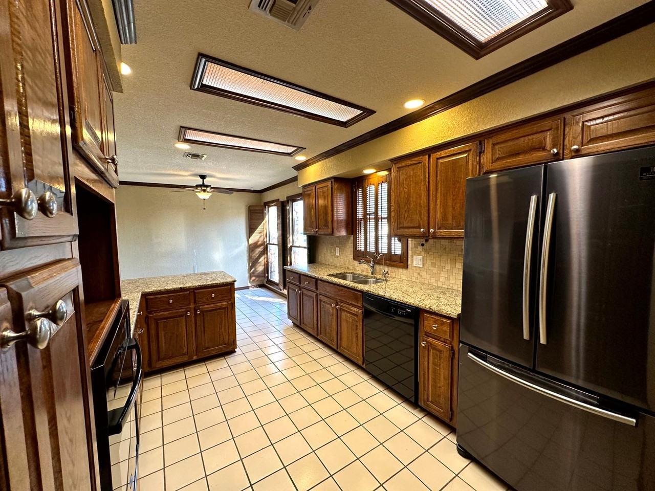 6461 Firestone Pkwy - Photo 7 of 26