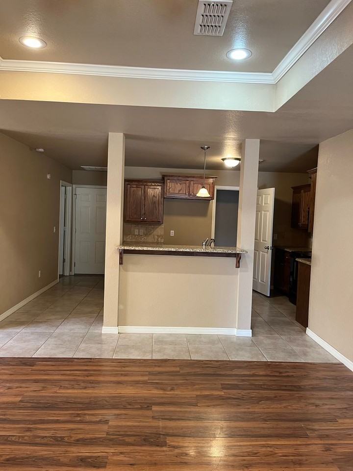 2800 Steves Way - Photo 3 of 17