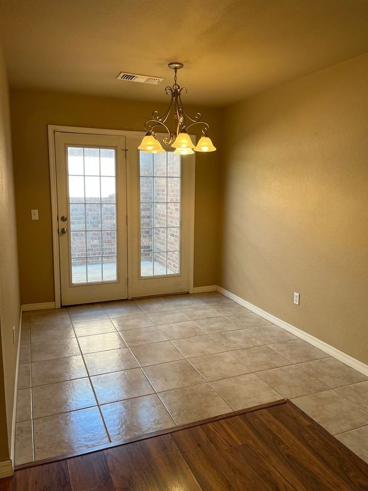 2800 Steves Way - Photo 5 of 17