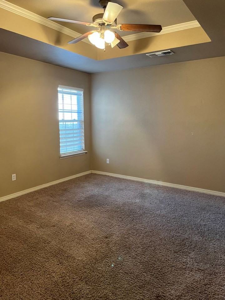 2800 Steves Way - Photo 6 of 17