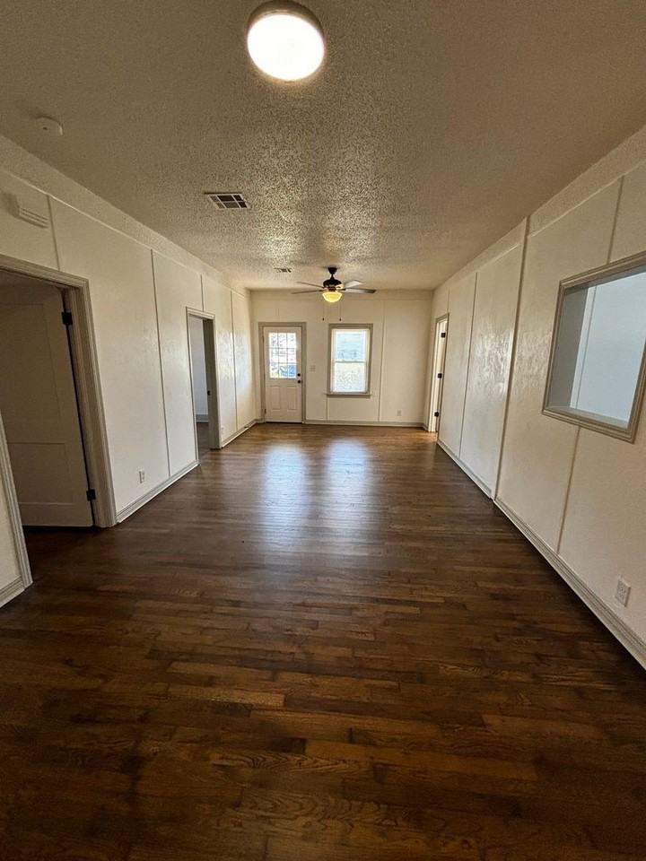 1100 W Wade St - Photo 3 of 20