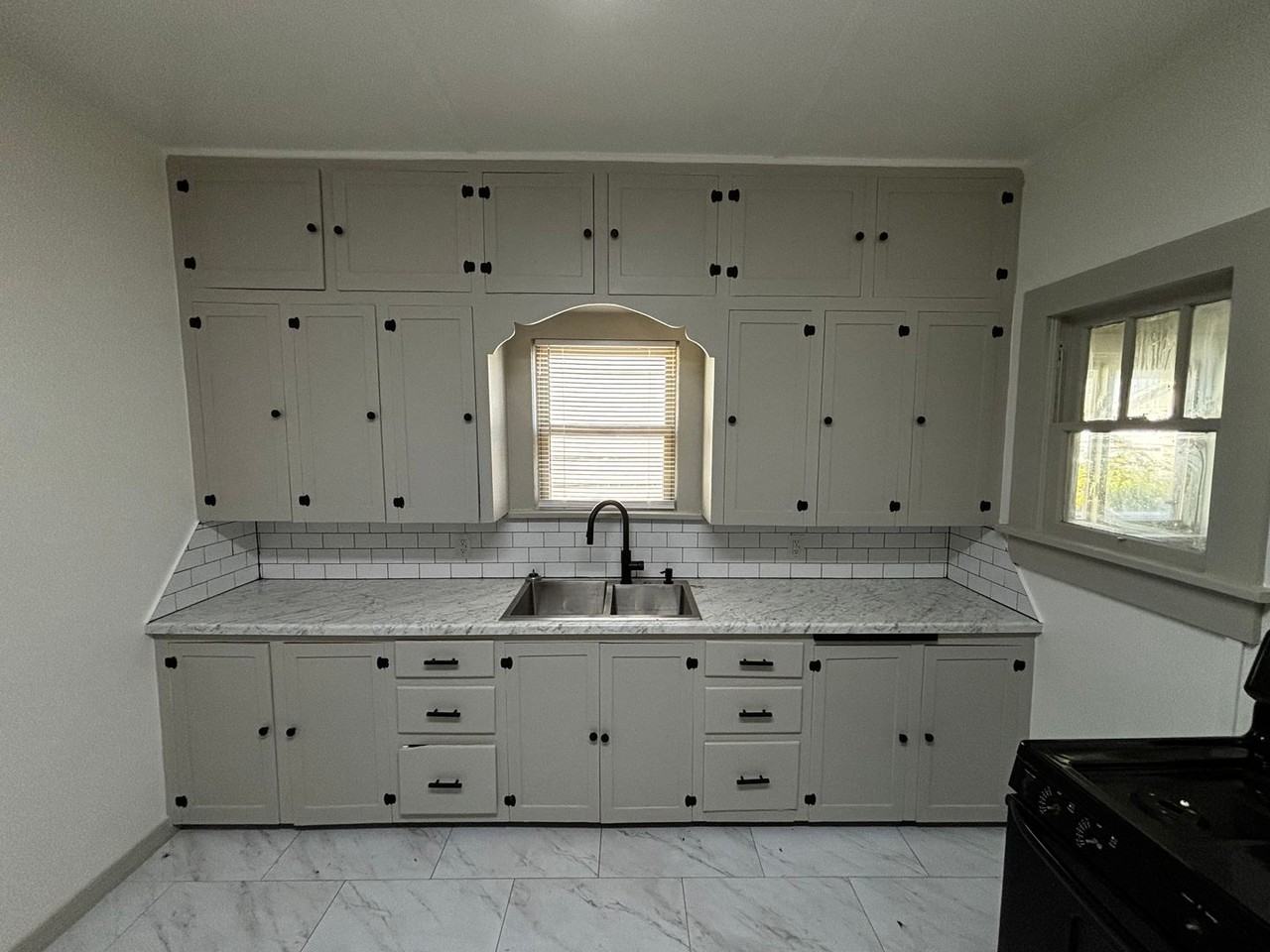 1100 W Wade St - Photo 4 of 20