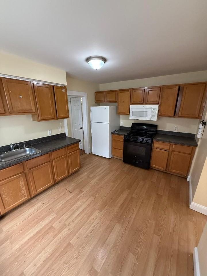 223 W 23rd St - Photo 6 of 13