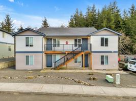 featured image of 1563 Se Honeysuckle Loop