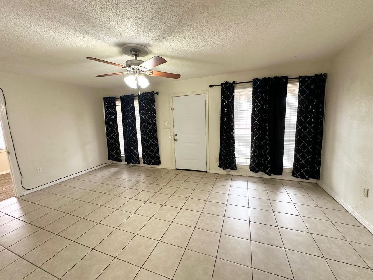 1301 N Colorado St - Photo 2 of 12