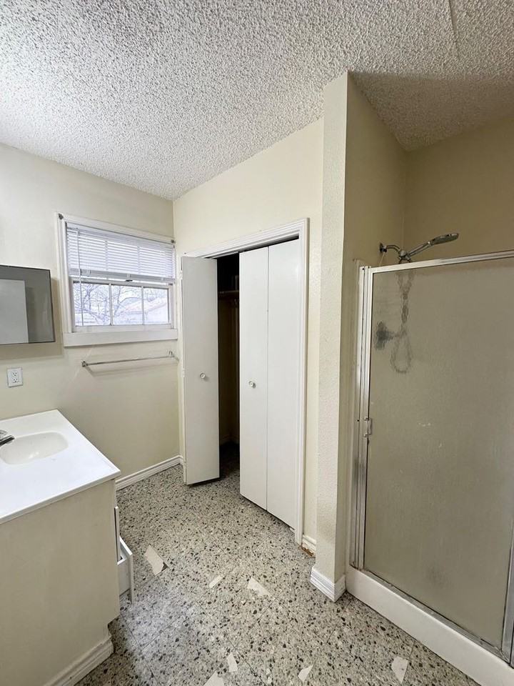 1301 N Colorado St - Photo 5 of 12