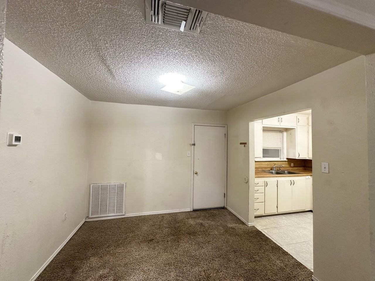 1301 N Colorado St - Photo 6 of 12