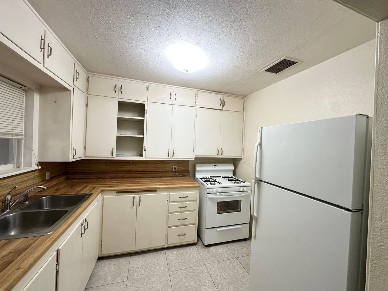 1301 N Colorado St - Photo 7 of 12