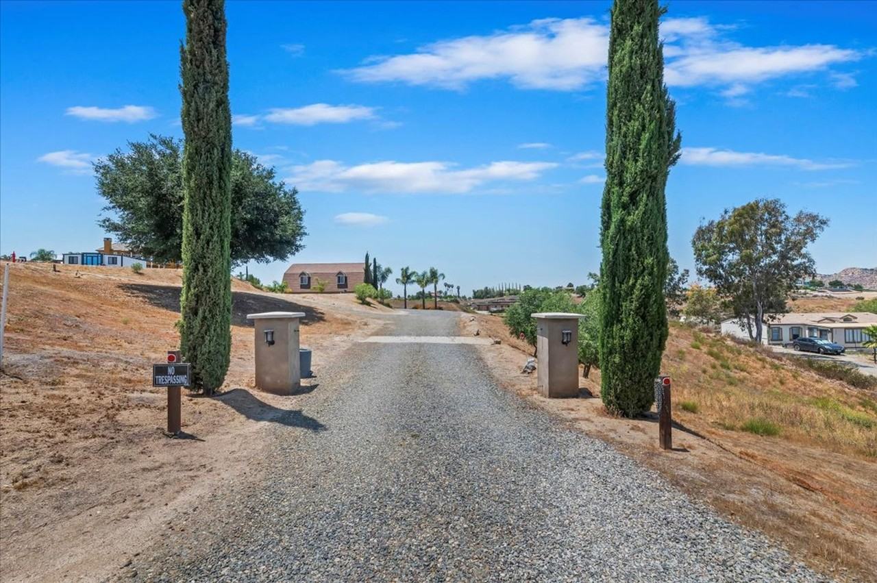 38101 Via Lobato - Photo 2 of 23