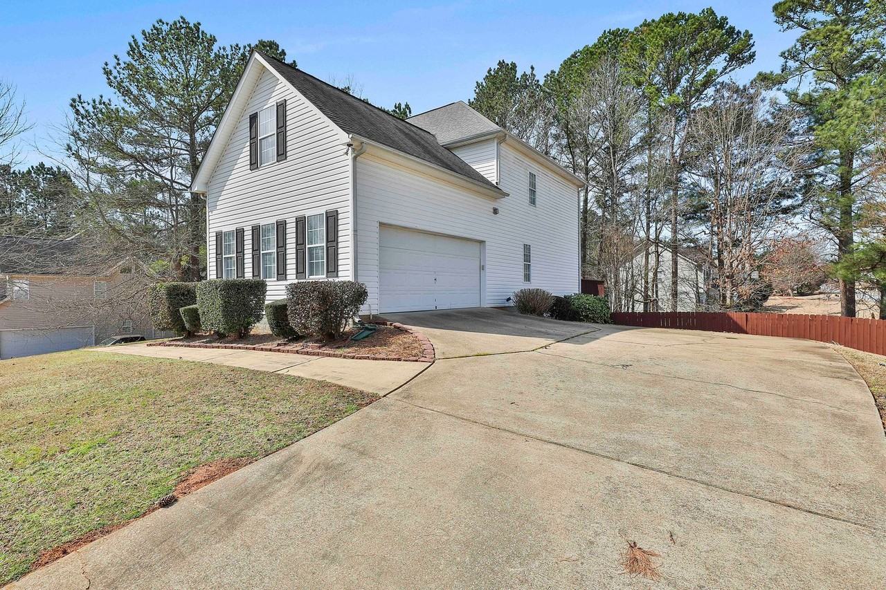 105 Edgemoore Ln - Photo 3 of 21