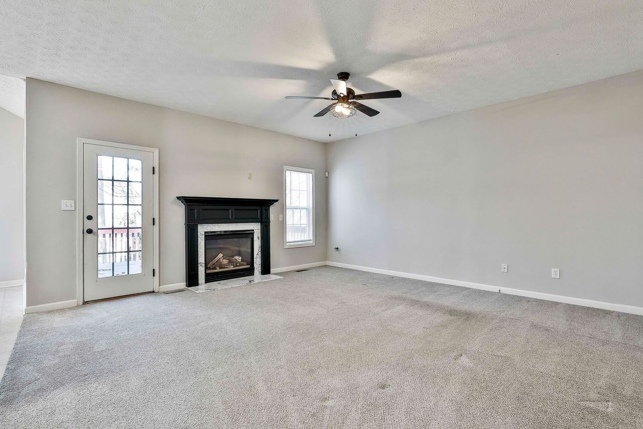 105 Edgemoore Ln - Photo 7 of 21