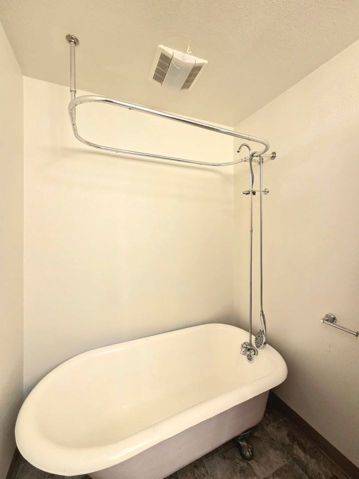 207 Riverfront Dr - Photo 3 of 29