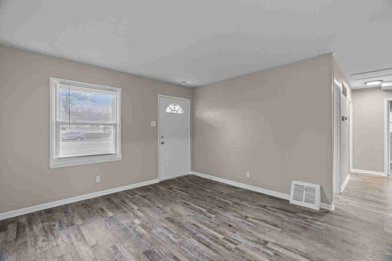 10518 Gretna Cir - Photo 3 of 26