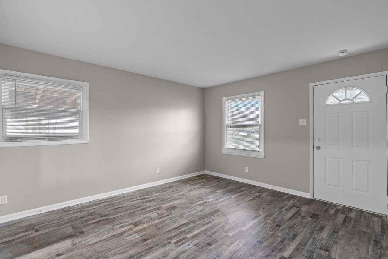 10518 Gretna Cir - Photo 4 of 26