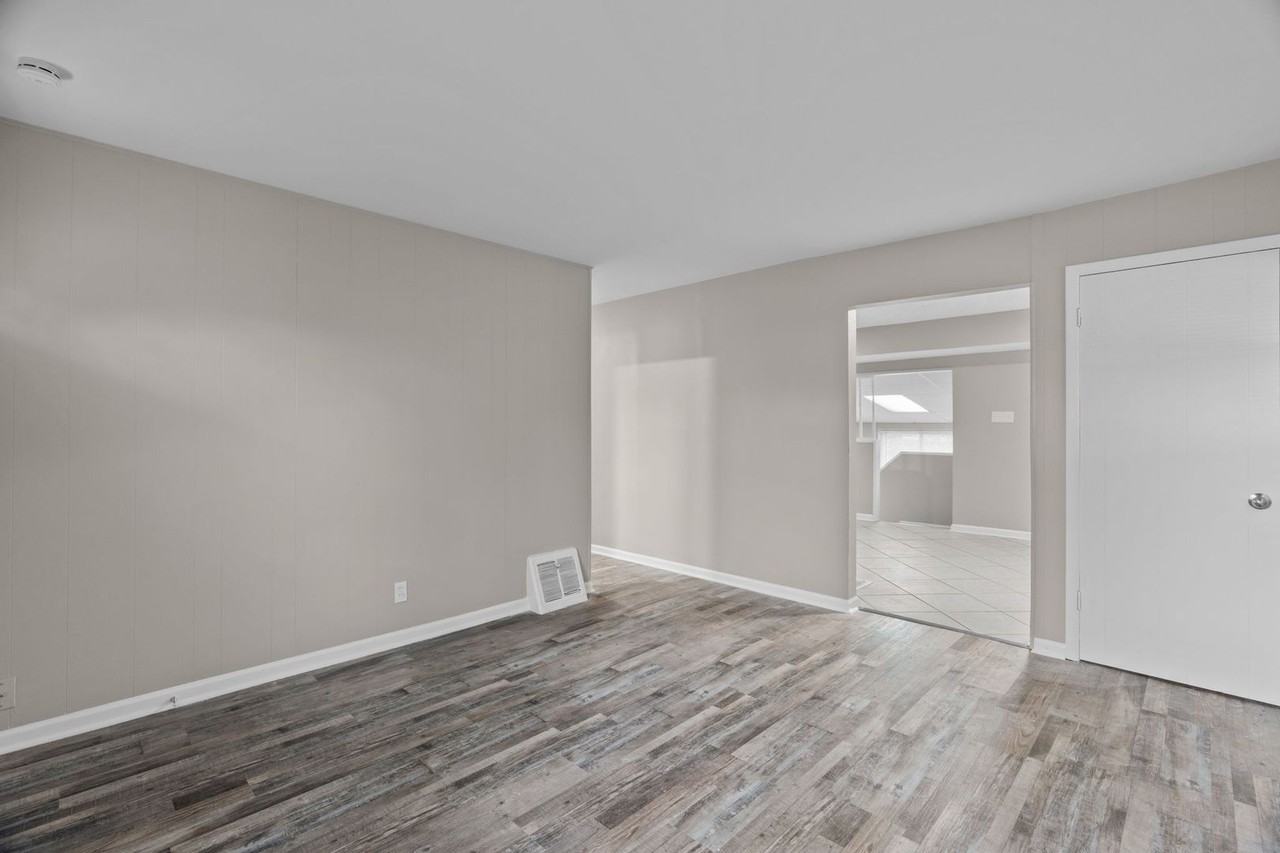 10518 Gretna Cir - Photo 6 of 26