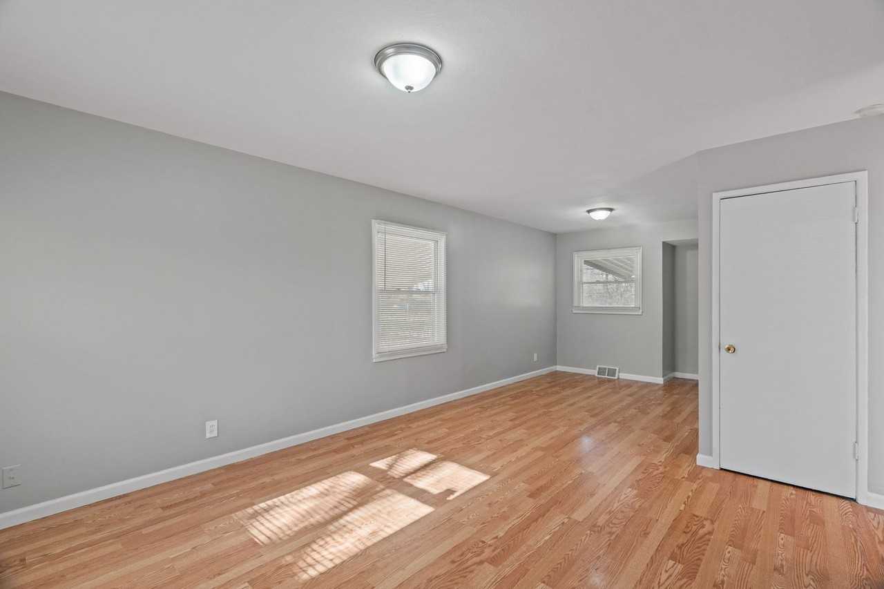 317 Cameron Rd - Photo 4 of 22