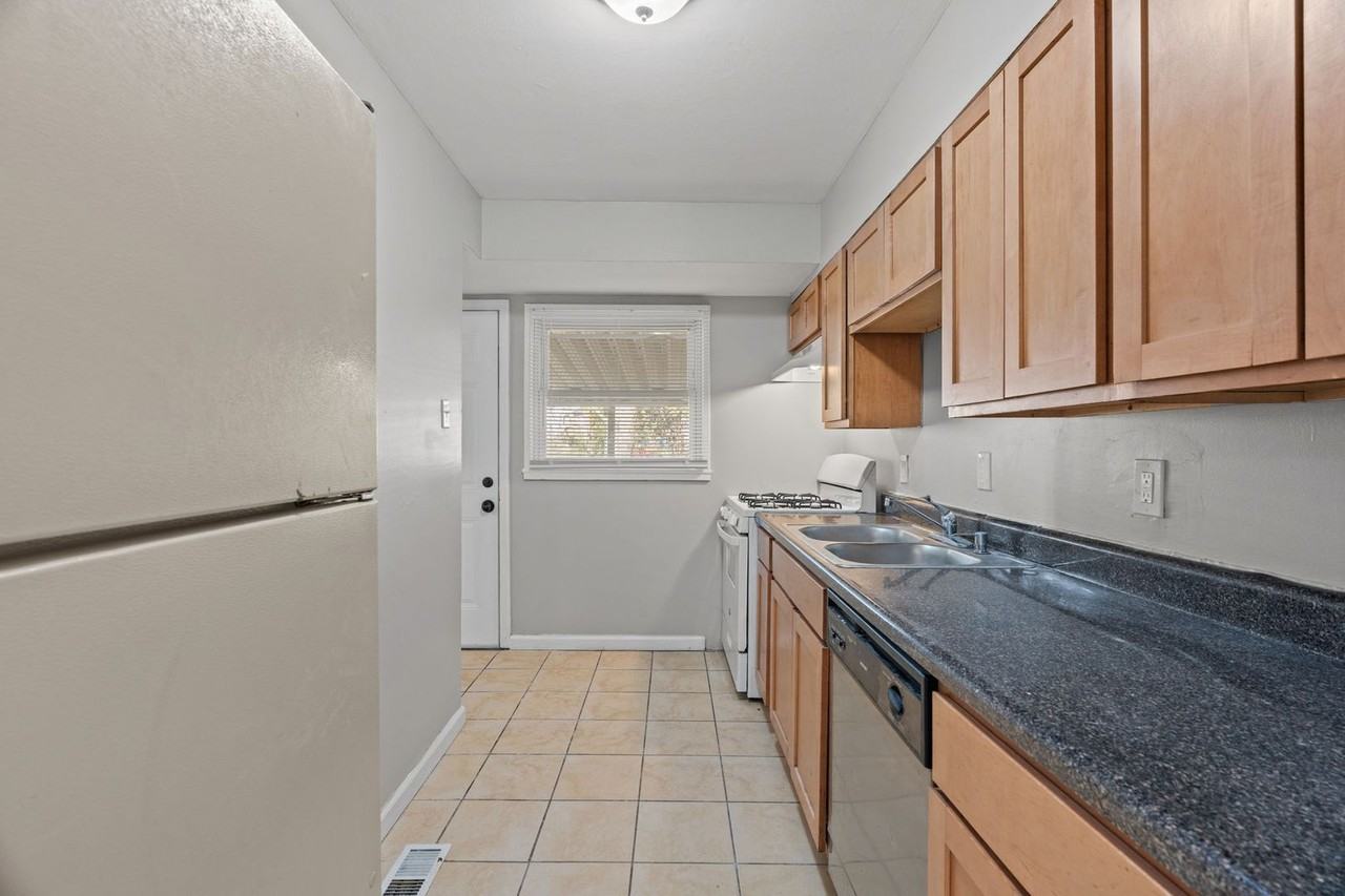 317 Cameron Rd - Photo 7 of 22