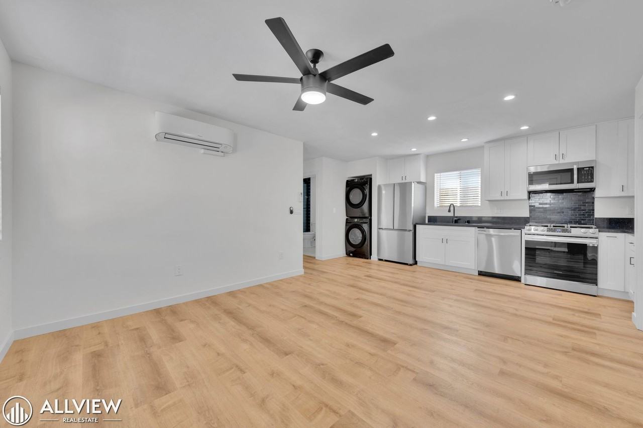 4616 36th St - Photo 4 of 20