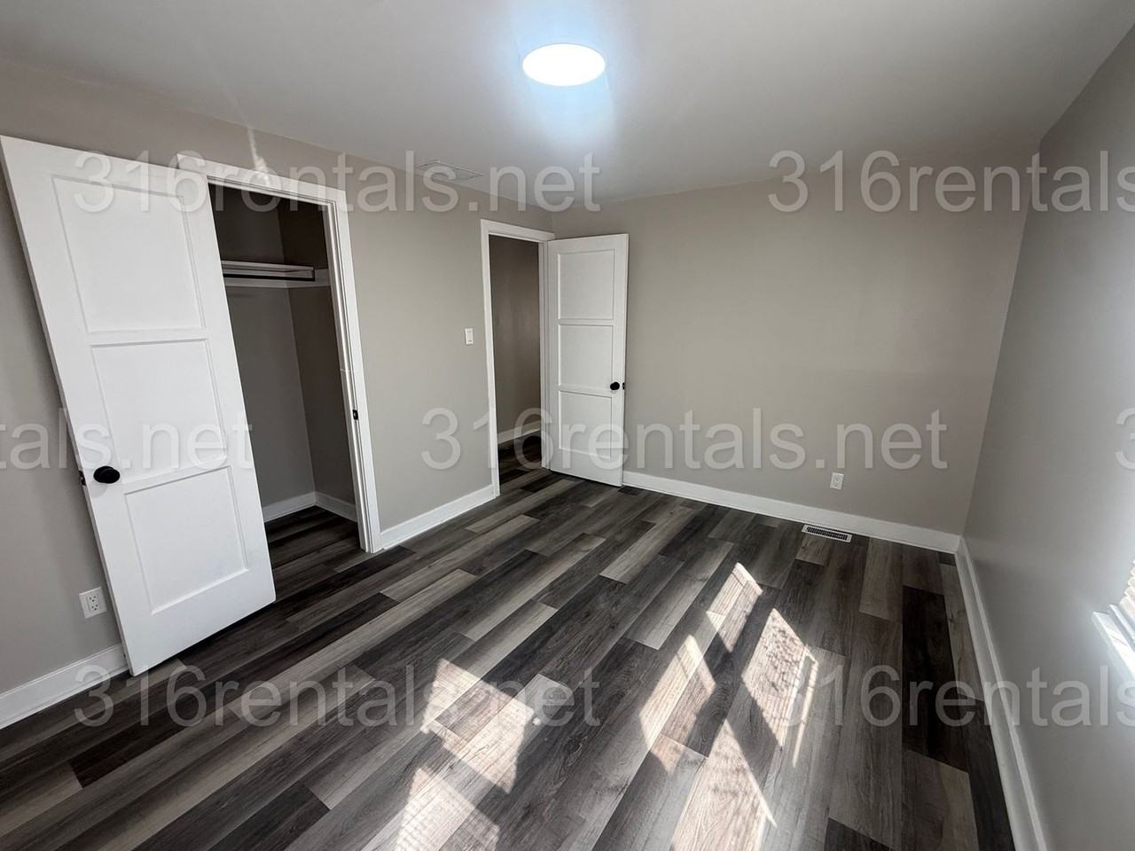 729 S Bluff Ave - Photo 5 of 8