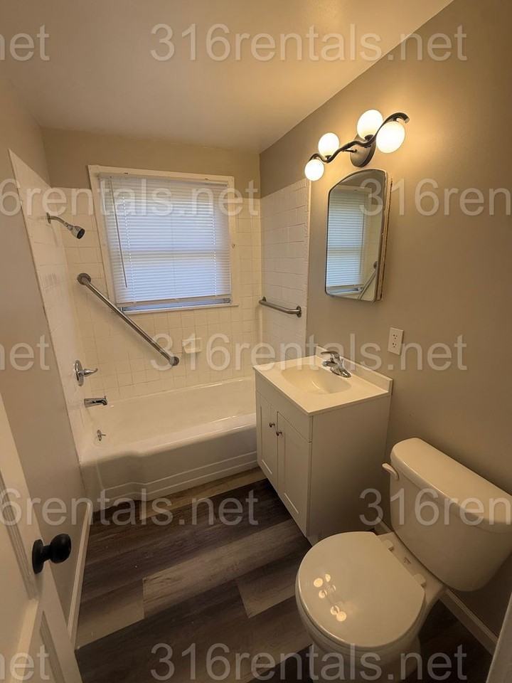 729 S Bluff Ave - Photo 7 of 8