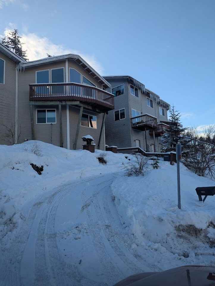 2631 John St - Photo 2 of 32