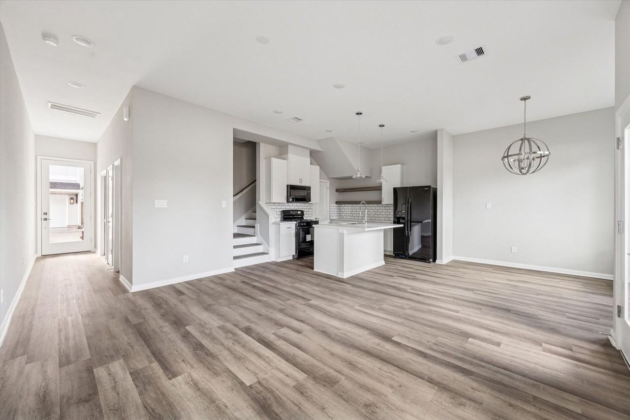 208 Clark Meadows Ln - Photo 5 of 24