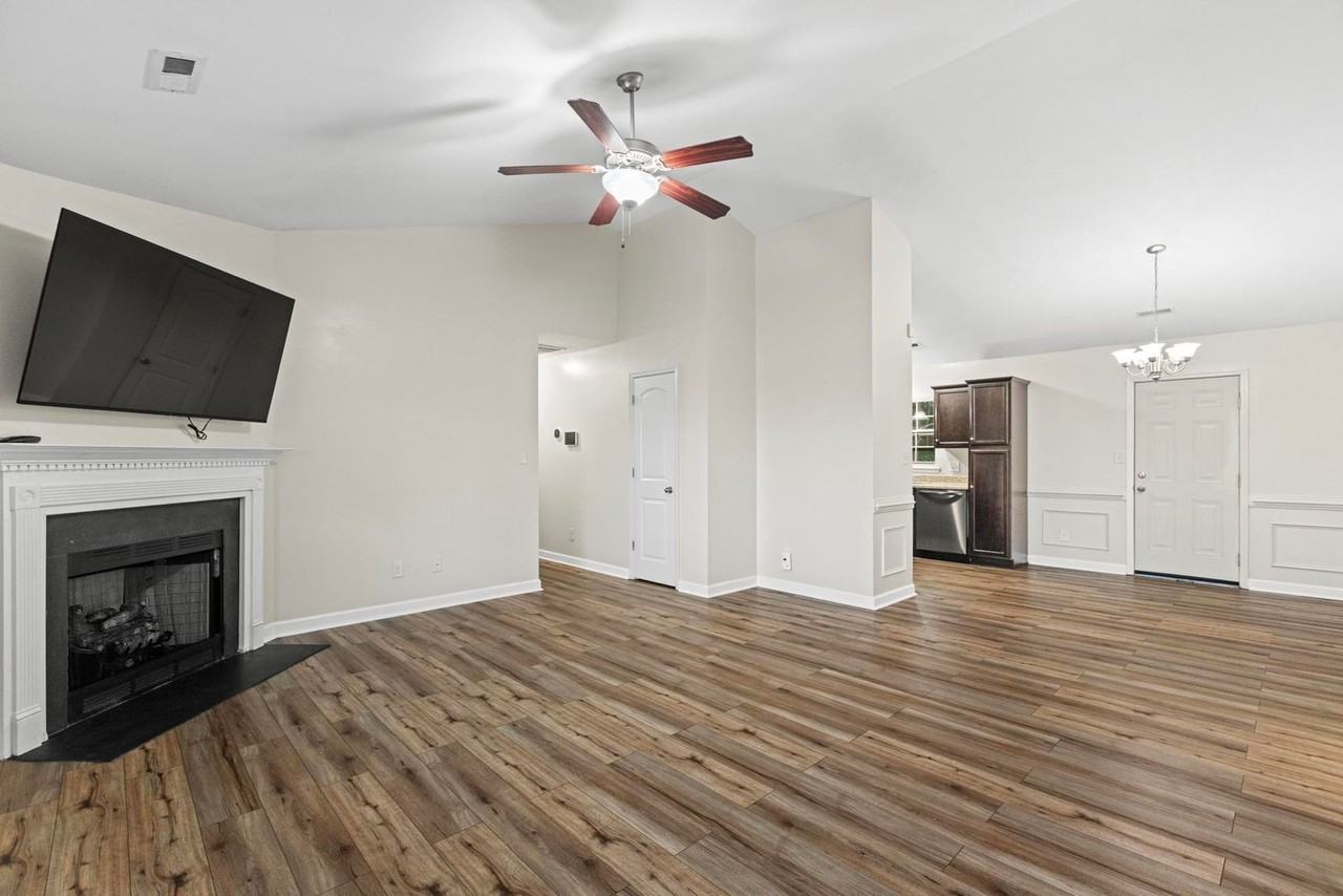 852 Old Folkstone Rd - Photo 4 of 20