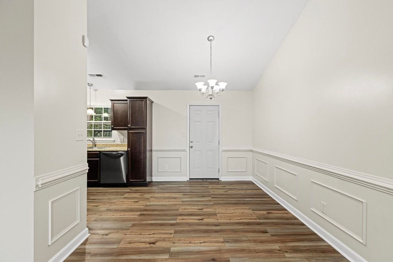 852 Old Folkstone Rd - Photo 5 of 20