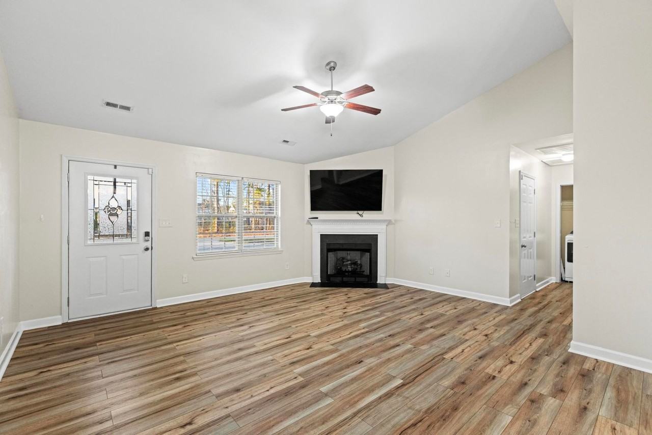 852 Old Folkstone Rd - Photo 6 of 20