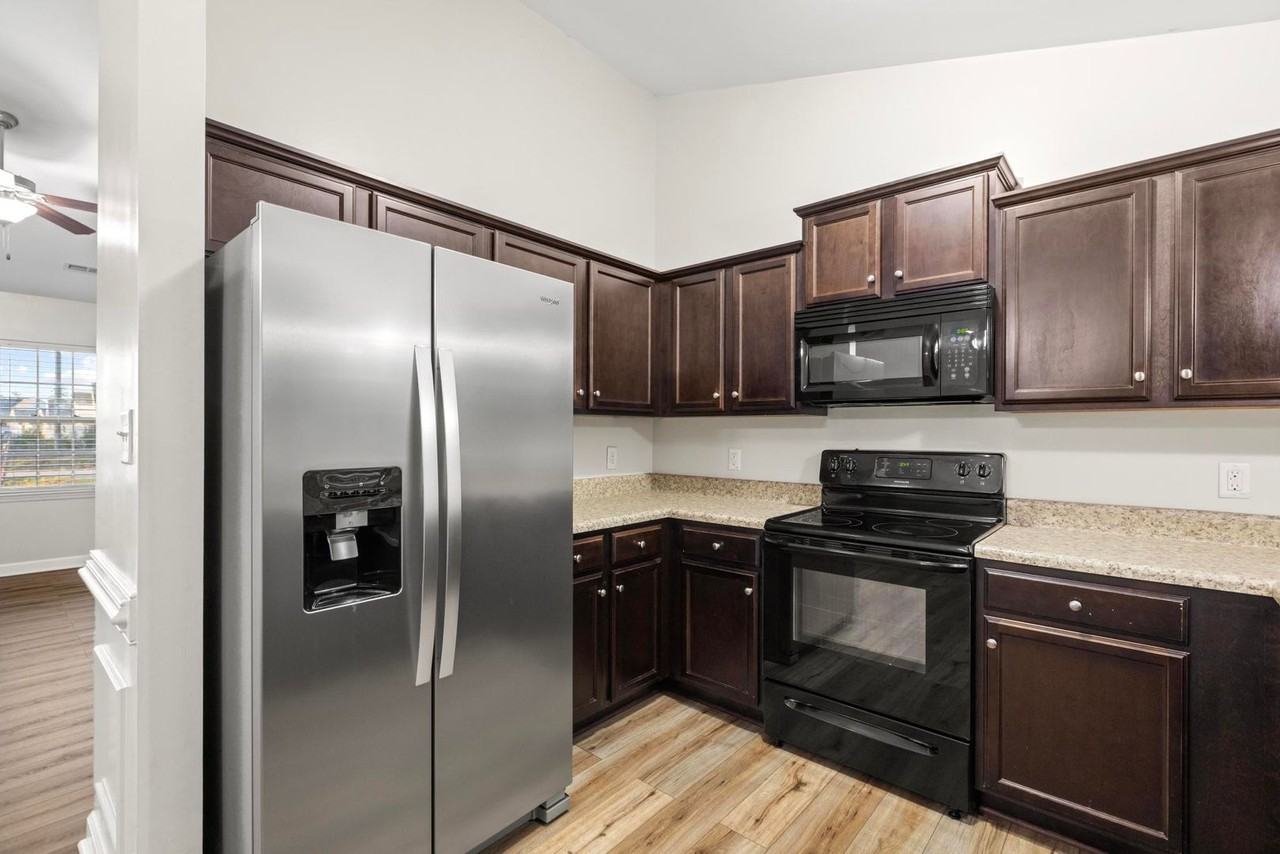 852 Old Folkstone Rd - Photo 7 of 20