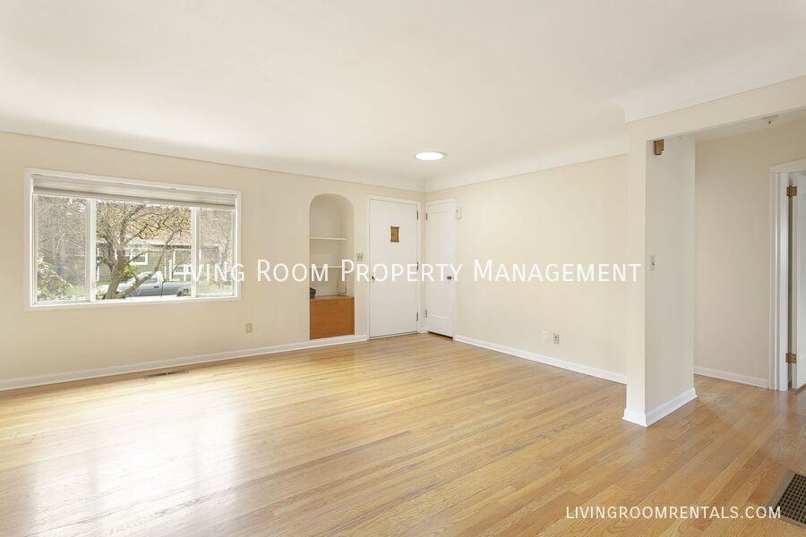 7034 N Wilbur Ave - Photo 7 of 15