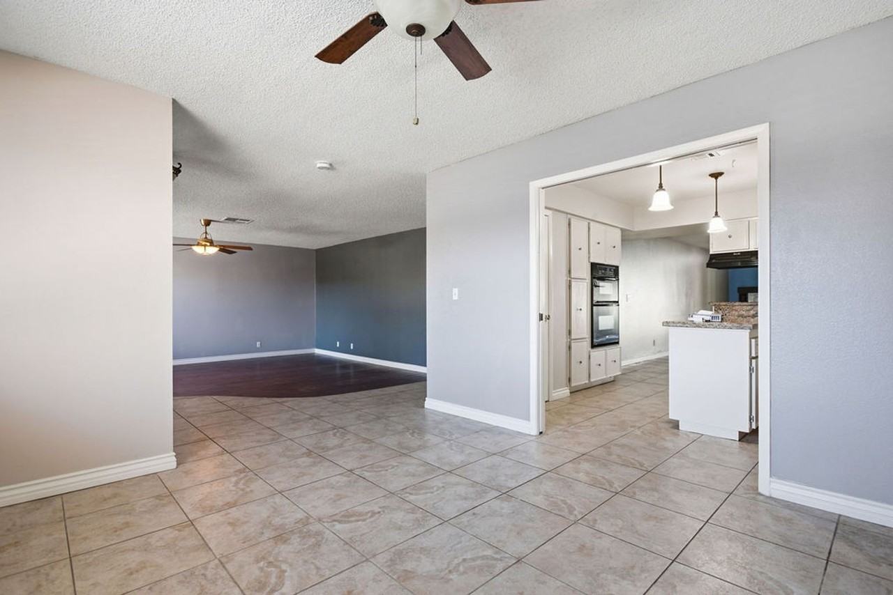 4561 Paseo El Rio Dr - Photo 7 of 35