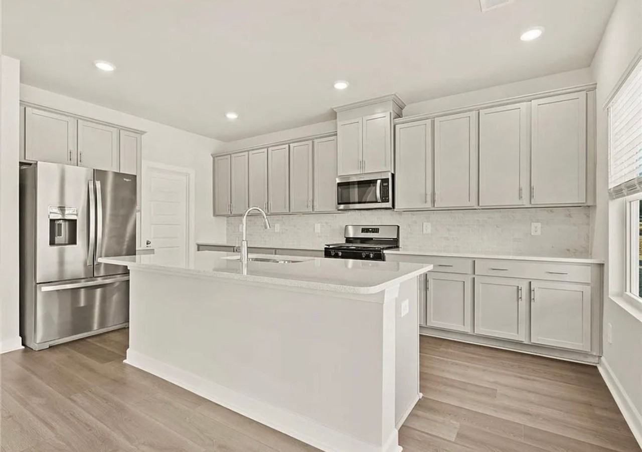 105 Oval Ct - Photo 7 of 35