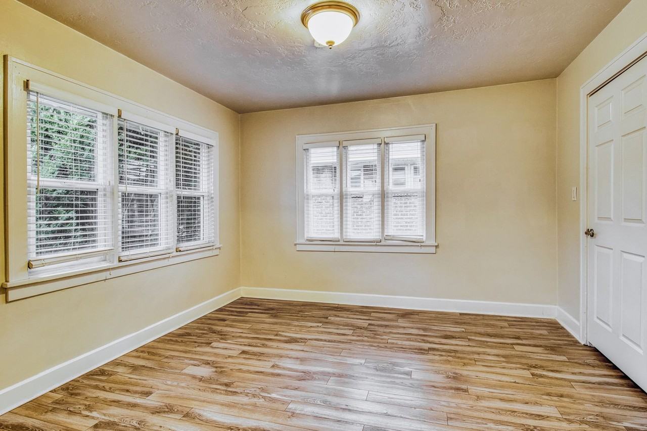 869 16th St - Photo 2 of 17