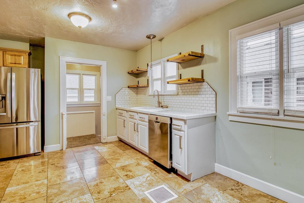 869 16th St - Photo 3 of 17