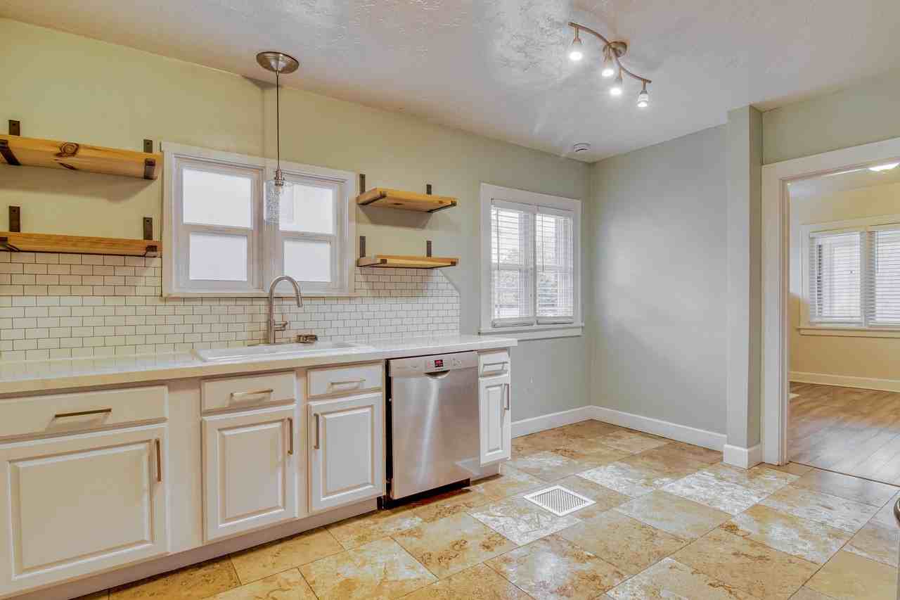 869 16th St - Photo 4 of 17