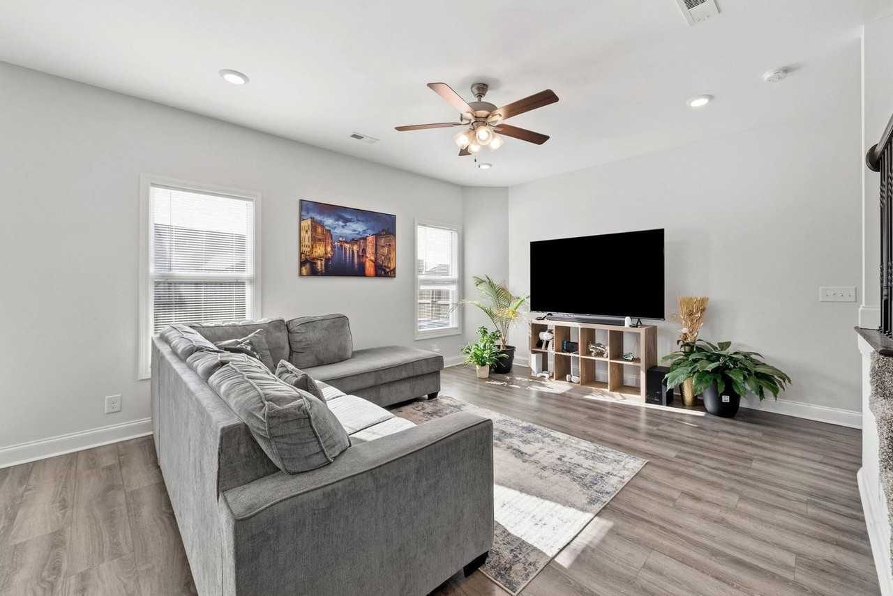 206 Copeland Rd - Photo 7 of 26