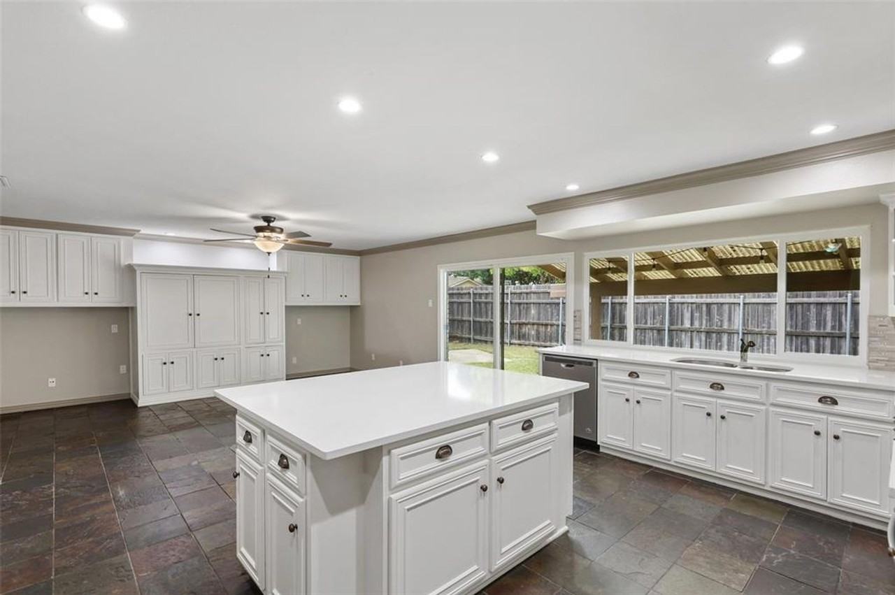 5009 Pemberton Ln - Photo 3 of 19