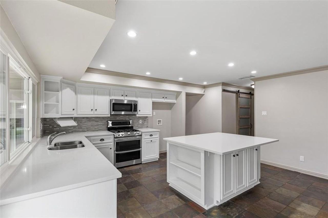 5009 Pemberton Ln - Photo 4 of 19