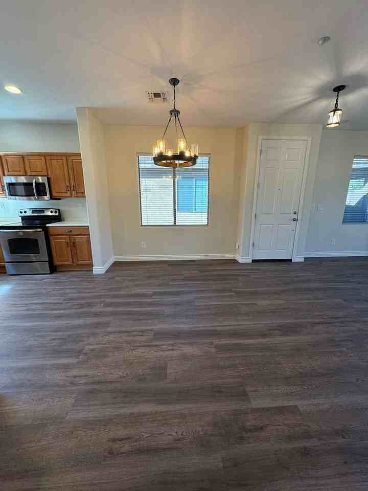 1742 W Owens Way - Photo 5 of 27