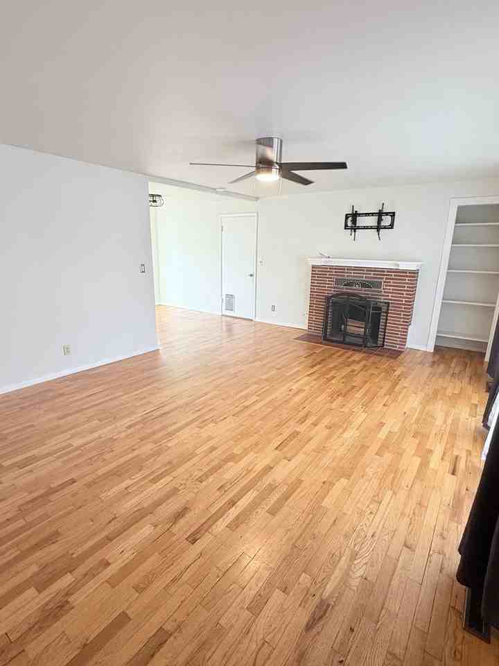 1004 Charlotte Ave W - Photo 3 of 16